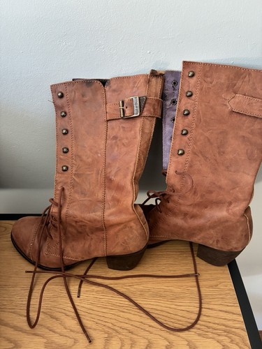 Red dead tan - dead, lace