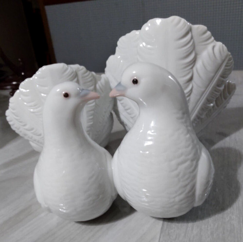 Lladro figure couple - figure, doves