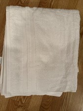 Lot of 4 White Bath Towels 31