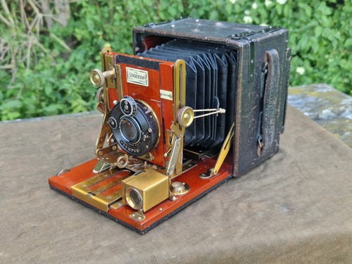 Sanderson hand and stand