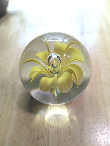 Vtg art glass - art, yellow
