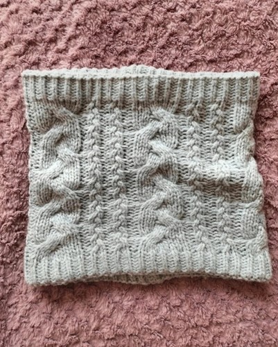 Ladies grey neck scarf
