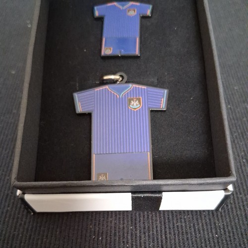 Newcastle united keyring and