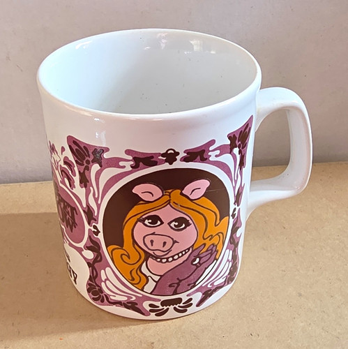 The muppet show miss piggy - muppet,