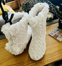 Cream Faux Fur  Pom Pom