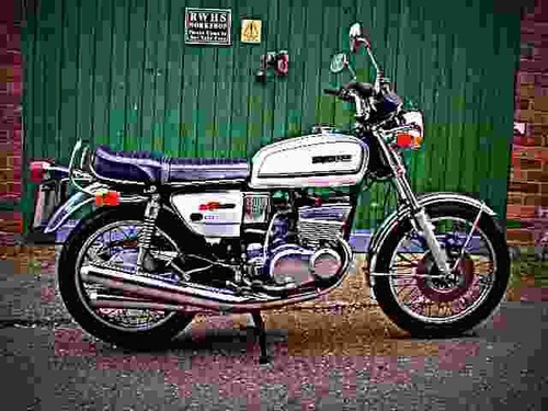 Suzuki 380 1975 a4 photo - 380,