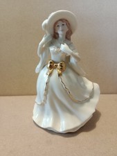 The Leonardo Collection Porcelain Figurine- Cream and Gold - Gloss Finish- VGC