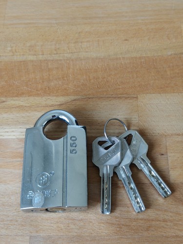 Smiley face lock with reverse