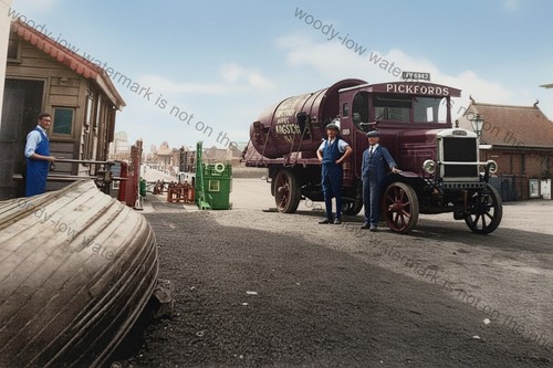 Iwc595 pickfords lorry - pickfords,