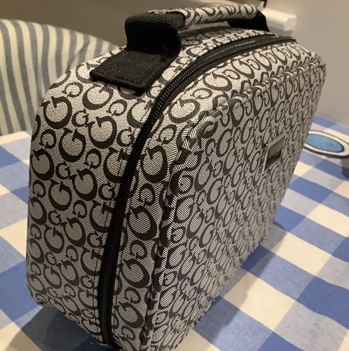 Bnwt guess top - guess, black