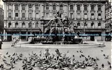 R509378 Lyon La Fontaine Bartholdi et les Pigeons de la Place des Terreaux C A P