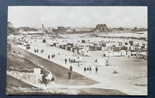 POSTCARD GORLESTON ON SEA THE PARADE & BEACH NORFOLK BEACH SCENE CHANGING ROOMS