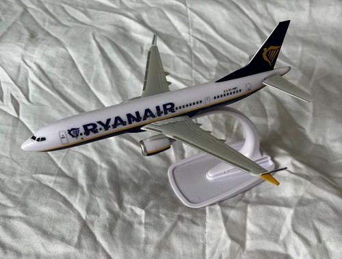 Ryanair official 737 8200 - official, 737-8200