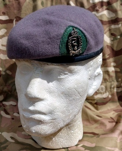 Small crown beret - small, royal