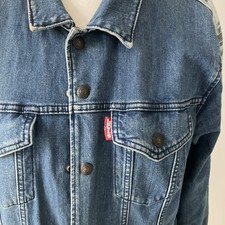 Levi Big E spell out arms