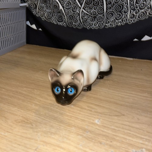 Siamese cat crouching ceramic - cat,