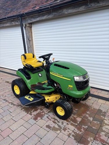 John deere l107 ride mower - on,