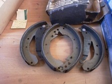 Set Brake Shoes Rear for Vauxhall Astra estate Mk2 + van Combo Astramax Carlton