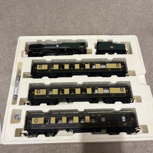Hornby r2886m the cunarder - r2886m,