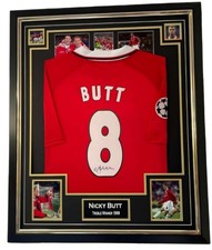 ** 1999 Nicky Butt Signed Shirt Autographed Jersey FRAMED DISPLAY**