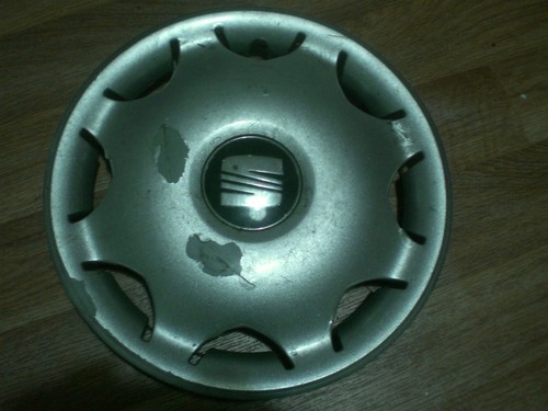 Seat wheel trim hub cap - ,