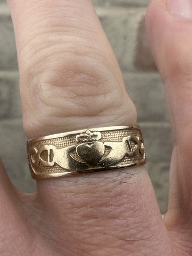 9ct 375 yellow gold claddagh - yellow, "claddagh