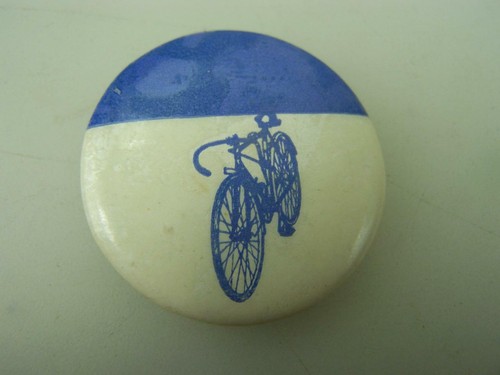 Vintage c1950s pin - back, badge