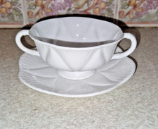 SET OF 4 VINTAGE SHELLEY WHITE DAINTY TWIN HANDLED CUPS & SAUCERS 150mm WIDE