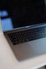 Apple MacBook Pro A1708 13 inch 2017 Core i5 2.3GHz 8GB RAM 128GB SSD Space Grey