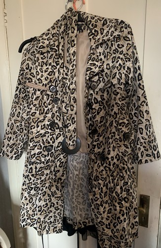 Women coat size 8 - size, leopard