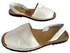 Avarca ~ White Leather  Flat