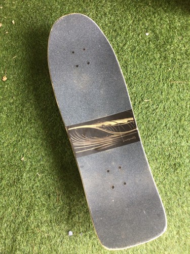 Landyachtz skateboard cruiser