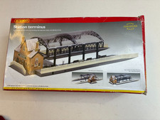 HORNBY R8009 STATION TERMINUS