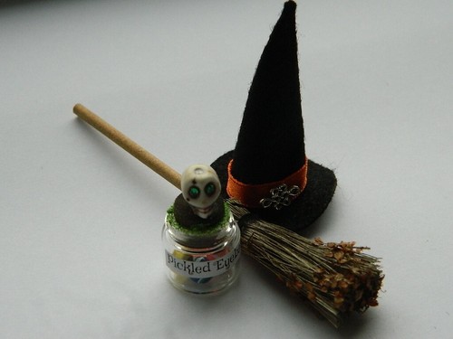 12th scale dolls - scale,