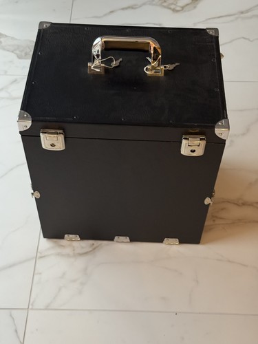 Black lockable jewellery - lockable,