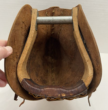 VTG LEATHER TAPADERO ~ HOODED STIRRUP COVER WITH STIRRUP ~ WESTERN COWBOY DECOR