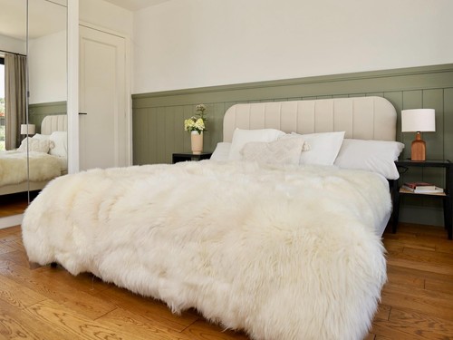 Natural white sheepskin - natural,