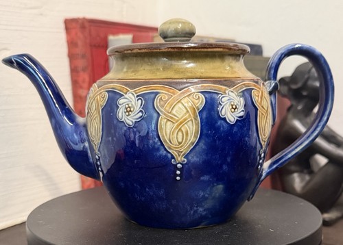 Royal doulton lambeth teapot - lambeth,