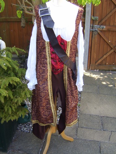 Halloween pirate wench - pirate,