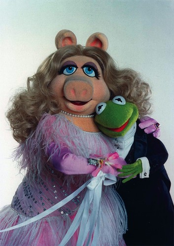 Miss piggy and kermit - miss,