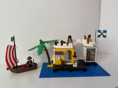 Lego pirates lagoon - lock, up