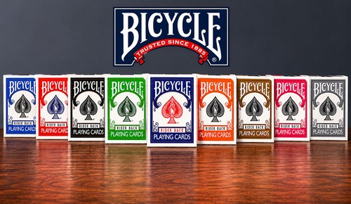 Bicycle rider back - back, playing