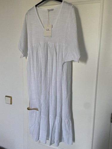 Bnwt white dress one - one, up