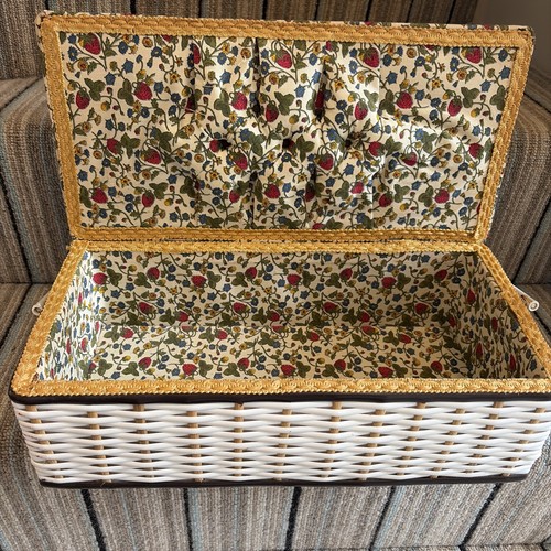 Vintage retangular wicker - retangular,