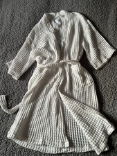 BNWOT White Waffle Robe / Dressing Gown Size Small / 8-10