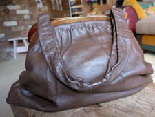 Vintage JANE SHILTON  Made In England Brown gold clasp Leather Handbag 