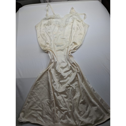 Vanity fair vintage cream lace - vanity,