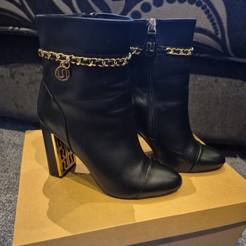 Stunning emily river island - ,