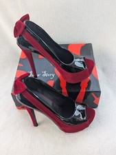 Size 8.5 Women's Show Story