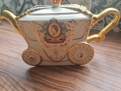 Musical royal coach teapot - royal,